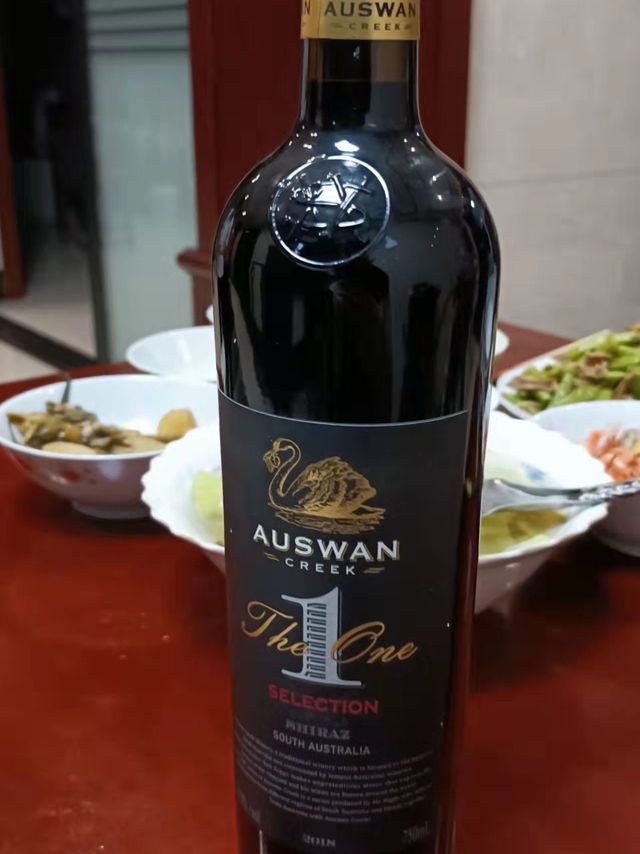 景阳冈小酒馆也能喝上天鹅座西拉干红葡萄酒