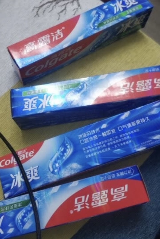 高露洁牙膏