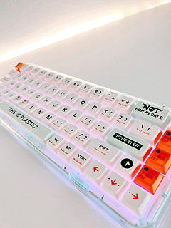 新键盘谁不爱，这款透明色你爱了吗？