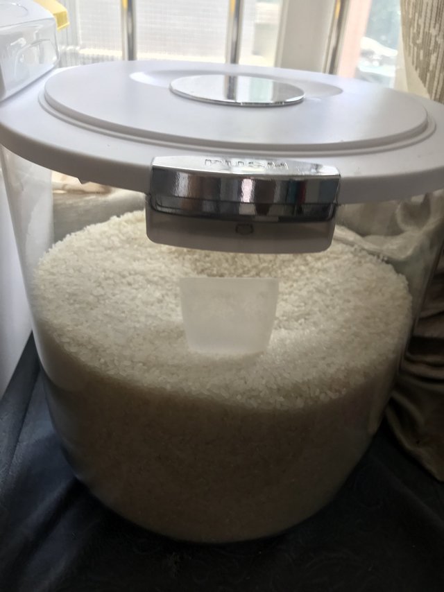 产品功能：装米外观材质：好看商品品质