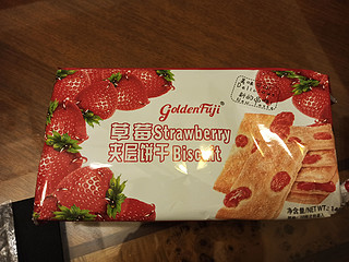 草莓夹心饼干，真有草莓在里面
