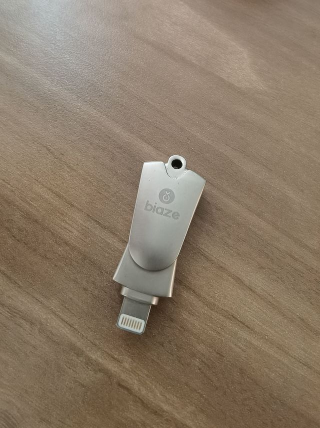 双头U盘？不，是双头读卡器