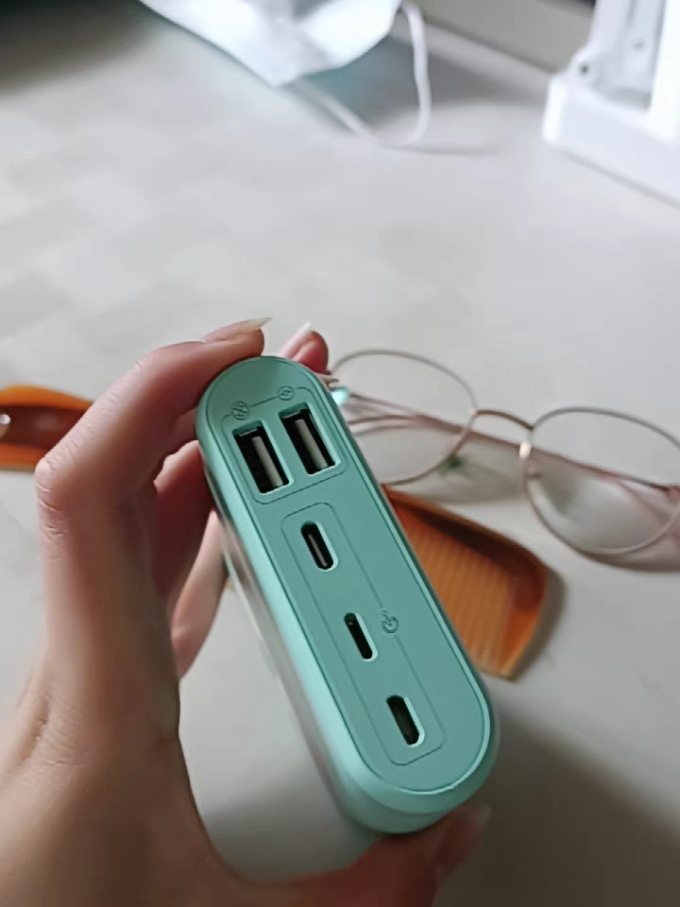 罗马仕移动电源