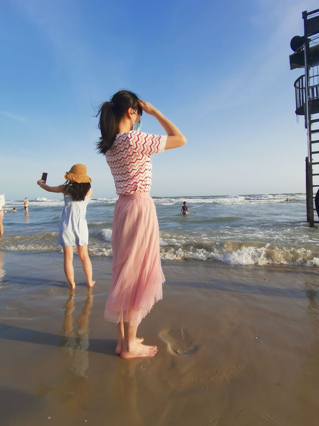 穿着纱裙去踏浪，拉夏贝尔虽退市夏装还不错