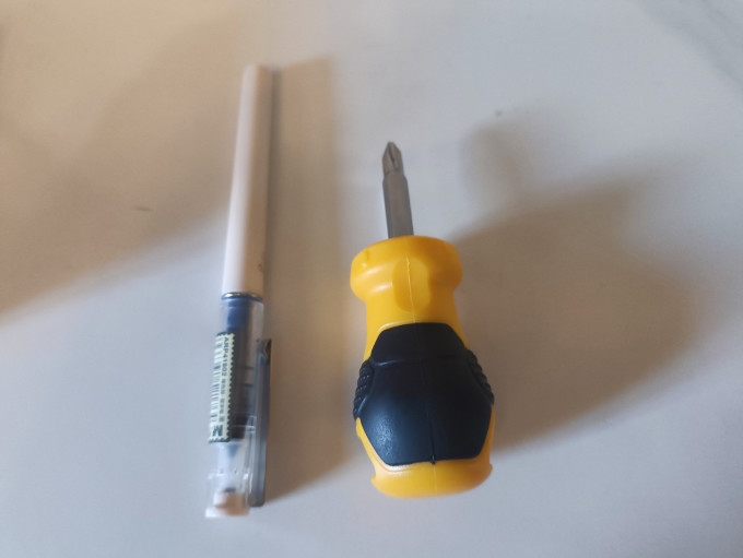 得力螺丝刀