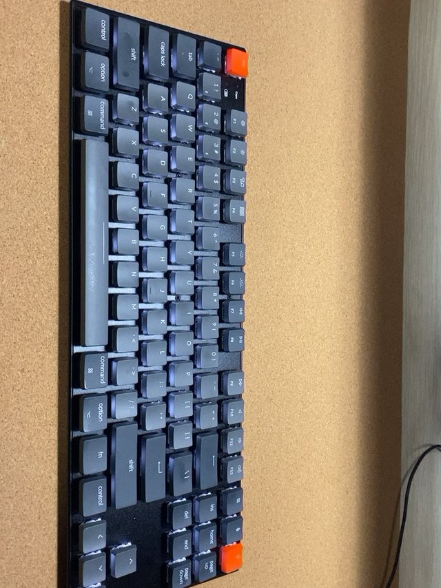 很适合经常切换多设备的无线键盘