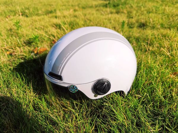 高颜值3C认证抗菌头盔，Smart4 u