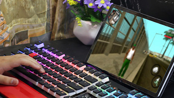 操控灵敏灯光酷炫，双飞燕血手幽灵B975P RGB键盘