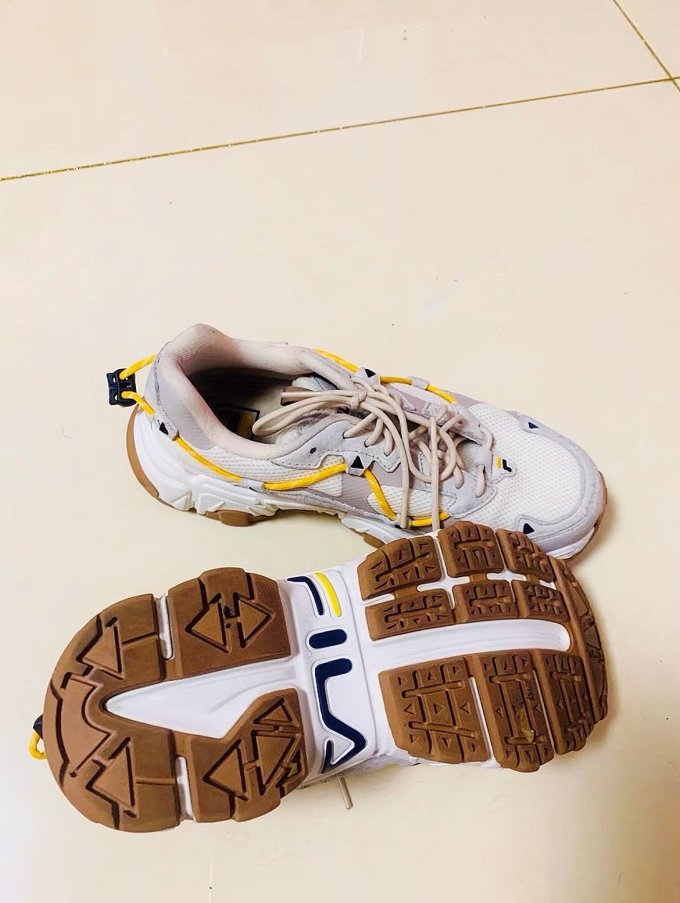 斐乐休闲运动鞋