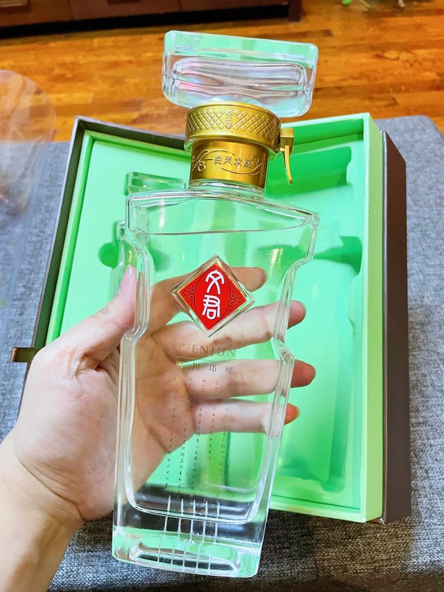 一曲凤求凰，千载文君酒，文君酒礼盒装