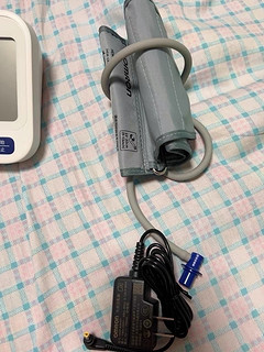 欧姆龙电子血压计臂式高精准血压测量仪