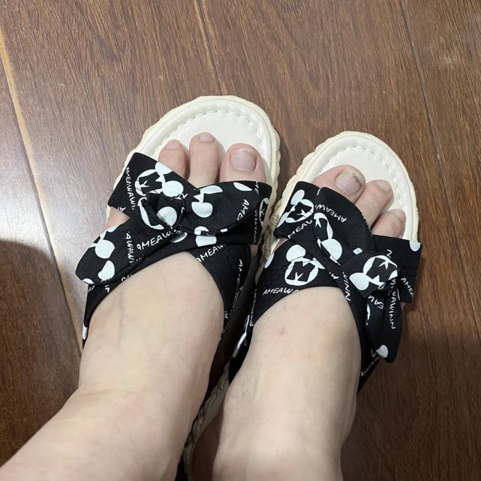 女式拖鞋
