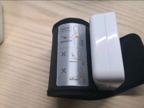 欧姆龙（OMRON）电子血压计