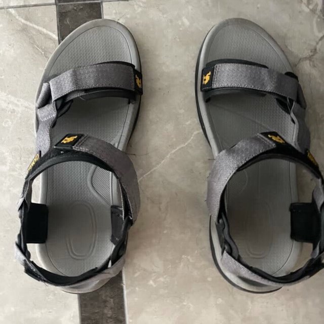 骆驼户外凉鞋