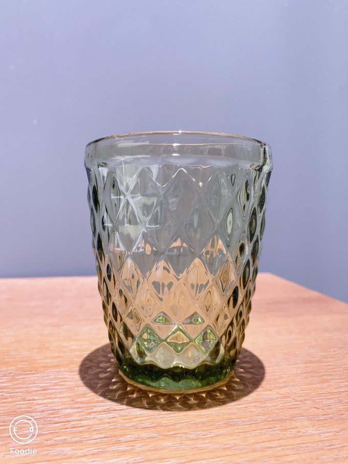 挺好看的浮雕菱形玻璃杯