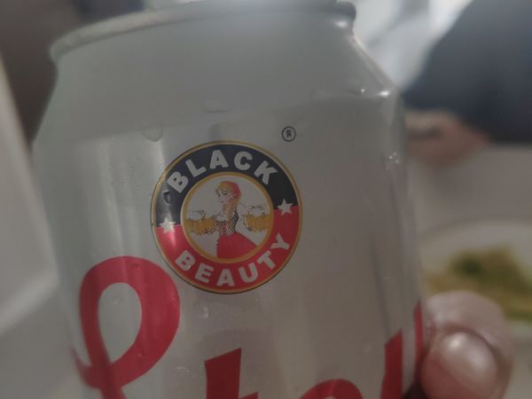 看着不靠谱，喝着还可以，黑美人是何方神圣