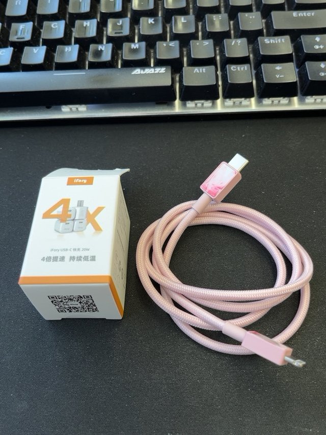 为了我的猛男粉数据线配置的充电头