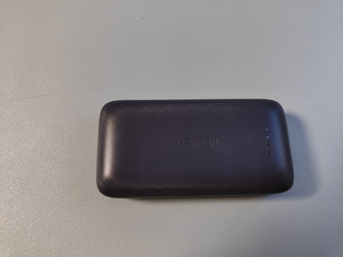 绿联移动电源