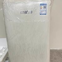 颜值担当，新入手的小吉mini冰箱。