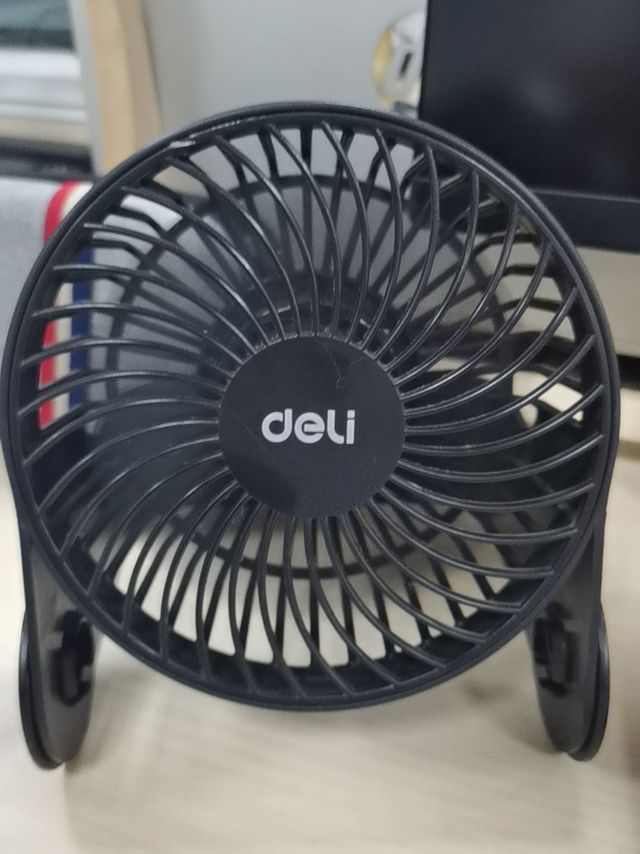 得力桌面风扇