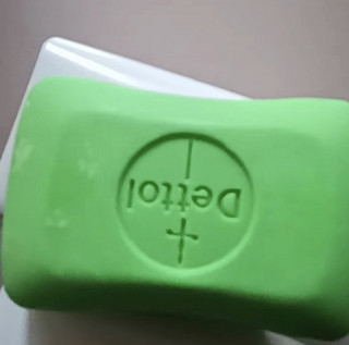 这块牛油果绿的香皂用起来真的很不错