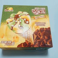 猫卡套娃2.5元一个的巧乐兹抹茶芝士蛋筒