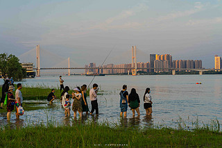 亚马逊买的sony 85 1.8到货了。