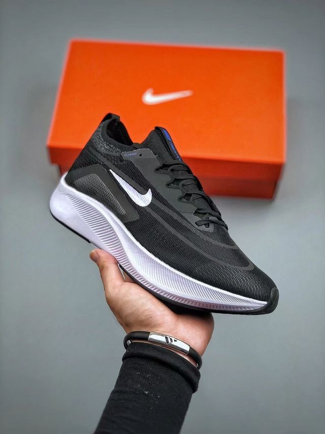 Nike跑鞋