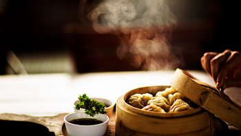 新书推荐 篇三十四：中国菜你从小吃到大，它的身世却往往令你意想不到！