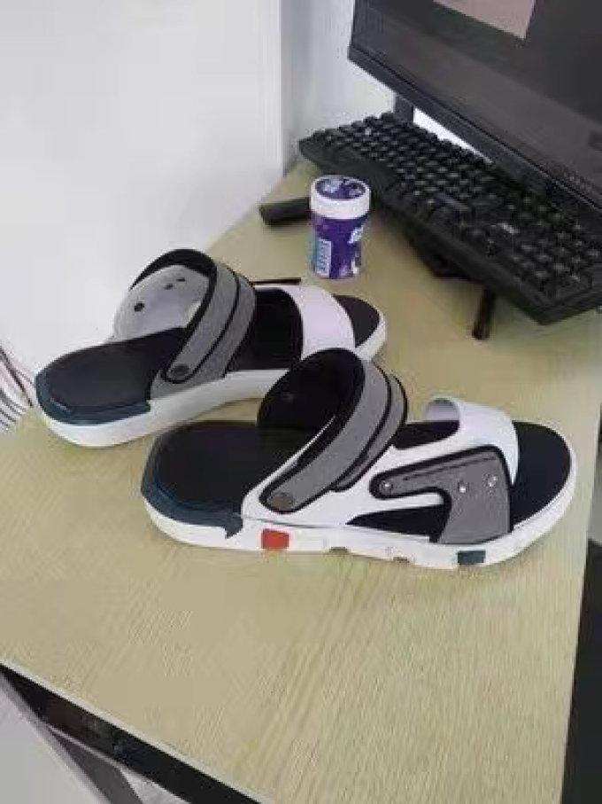 男式拖鞋