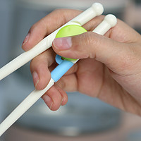 环保材质，学习吃饭两不误: 小袋鼠巴布 儿童学习筷