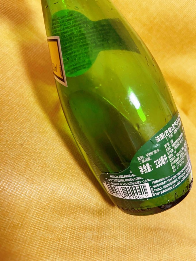 巴黎水起泡饮用水