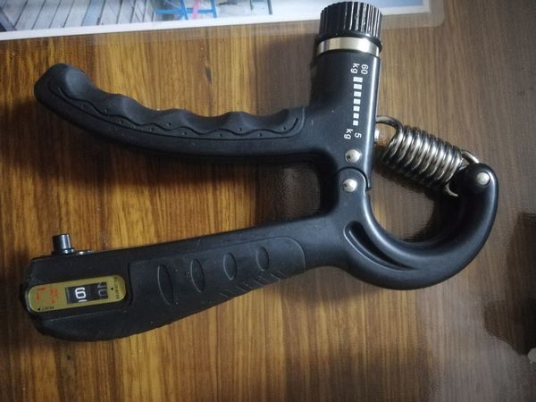 练练手劲：可计次、可调节阻力A形握力器