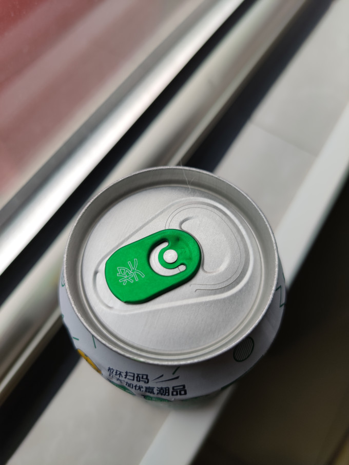 伊利优酸乳气泡水清凉好味道