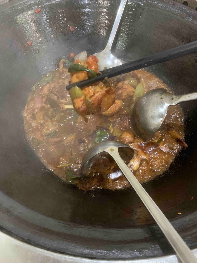 正宗柴火鸡，在城市就能体验田园生活