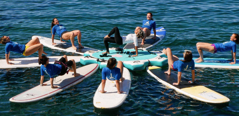 比“桨板露营”还有趣？国内外风靡的桨板瑜伽究竟是什么户外运动！！（内含装备推荐，瑜伽攻略）