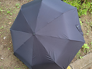 露营必备雨伞——三十块的京造雨伞 太香了