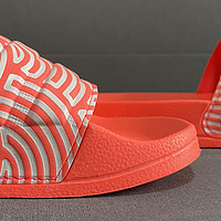 适合夏天的红拖鞋，阿迪达斯高桥理子联名女式运动拖鞋