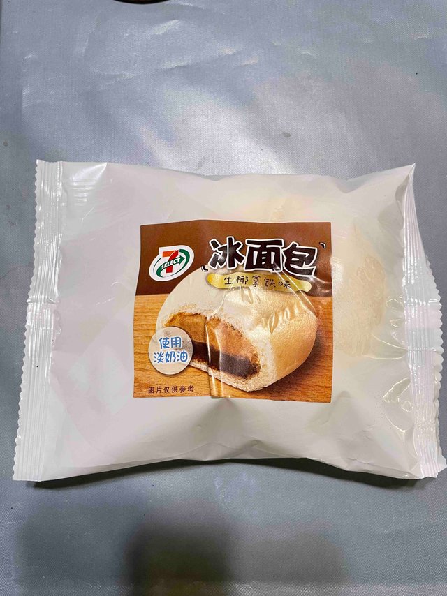 7-11精选生椰拿铁味冰面包