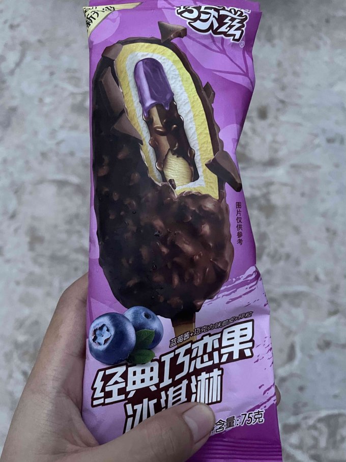 巧乐兹蓝莓酱加巧克力味雪糕