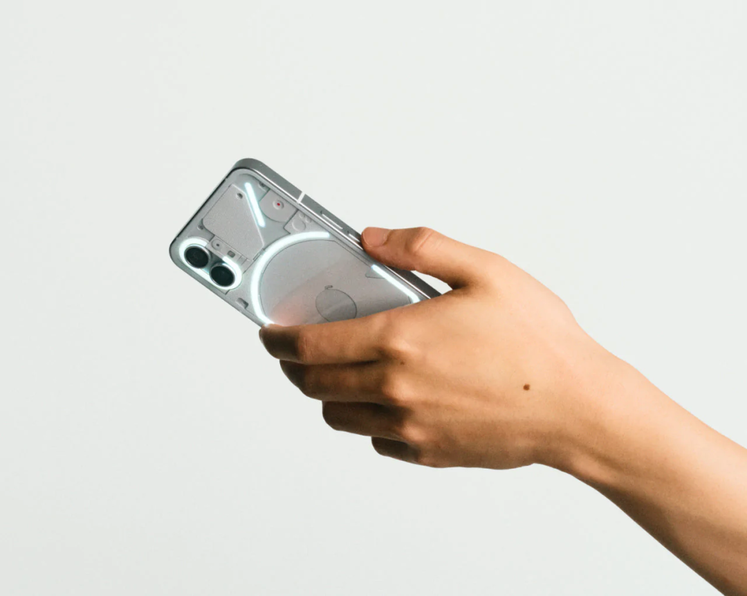 Nothing Phone(1)正式发布:搭载骁龙 778G+、透明后盖