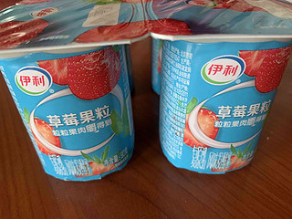 伊利草莓口味酸奶