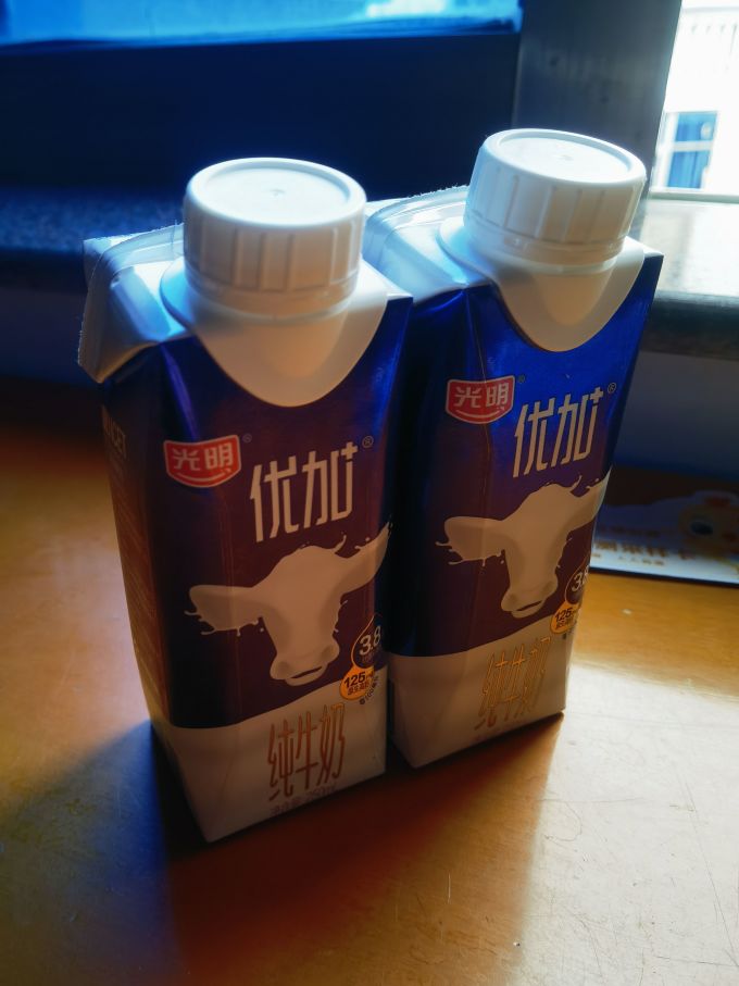 光明常温牛奶