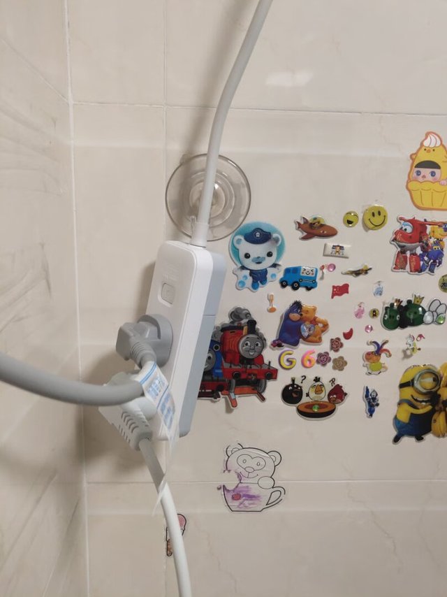 这送货速度太快了，中午买的晚上到。插排很