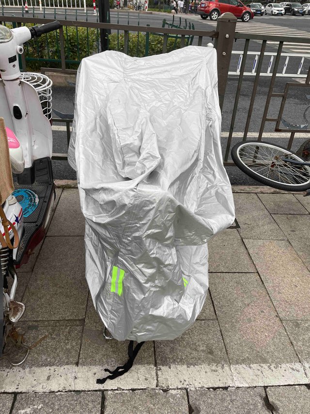 电瓶车遮风挡雨防晒利器