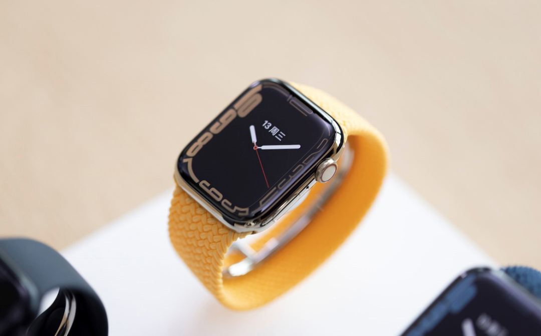网传｜Apple Watch Series 8出现新设计，续航时间加长