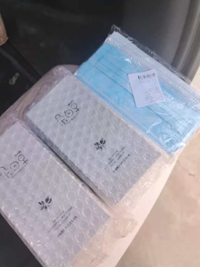 朵白草洁面乳