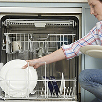 洗碗机怎么选？台式、嵌入式、水槽式，哪种更实用？
