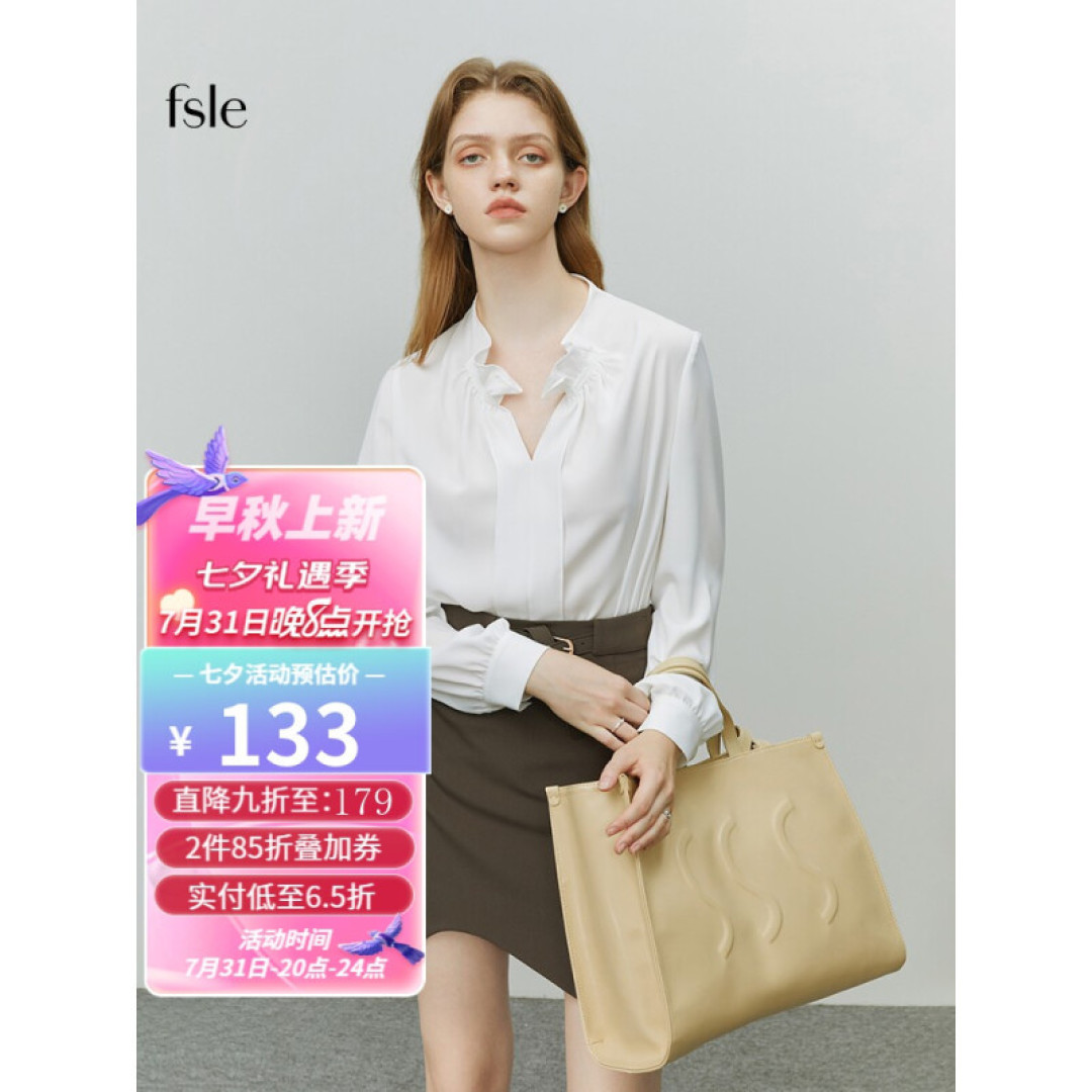 继鞠婧祎的“白开水”妆容后，最近又出了“白开水”穿搭？
