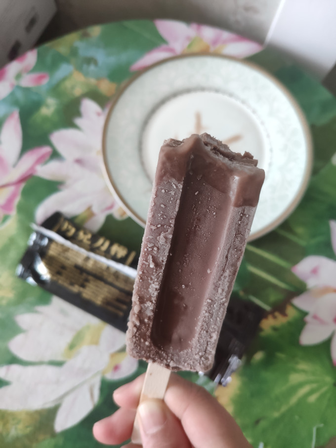 中街冰点冰淇淋/雪糕怎么样 一元钱的中街巧克力棒,吃起来同样过瘾